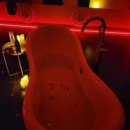 La Des Tentations Love hotel Grignan